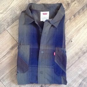 🍁Men's Levi's Button Up🍁